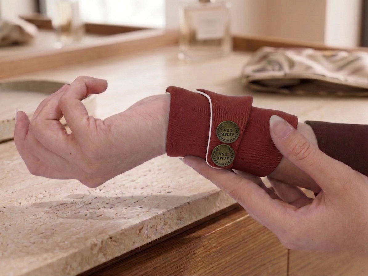 Light Red Wrist Wallet AMB4