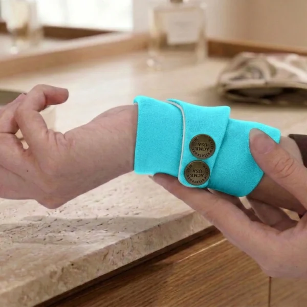 Light Aqua Wrist Wallet AMB32