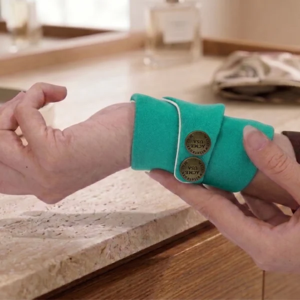 Light Emerald Wrist Wallet AMB106