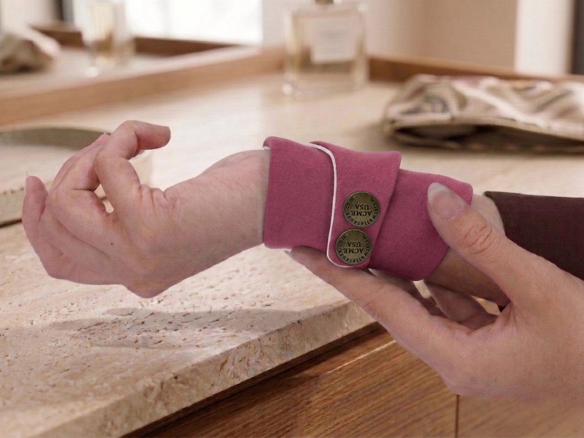 Light Wine Wrist Wallet AMB47
